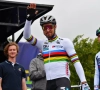 Insolite !  Peter Sagan donne un coup de main sur l'organisation du Tour de France