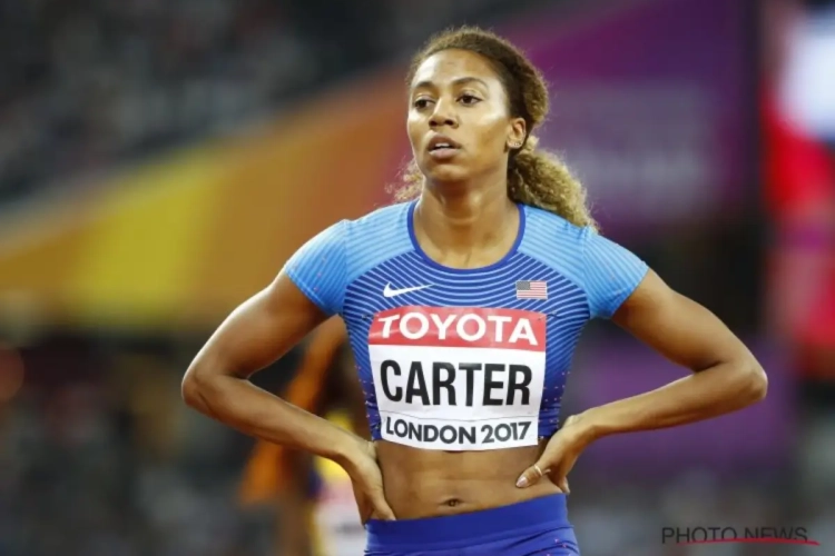 400M Haies: Kori Carter surprend du couloir neuf