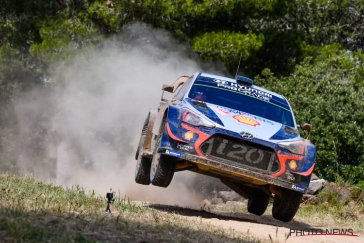 Les trois candidats au titre se tiennent de près au Pays de Galles