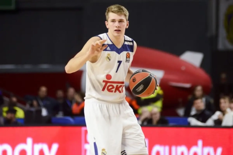 Le chef d'oeuvre de James Harden éclipsé par un rookie