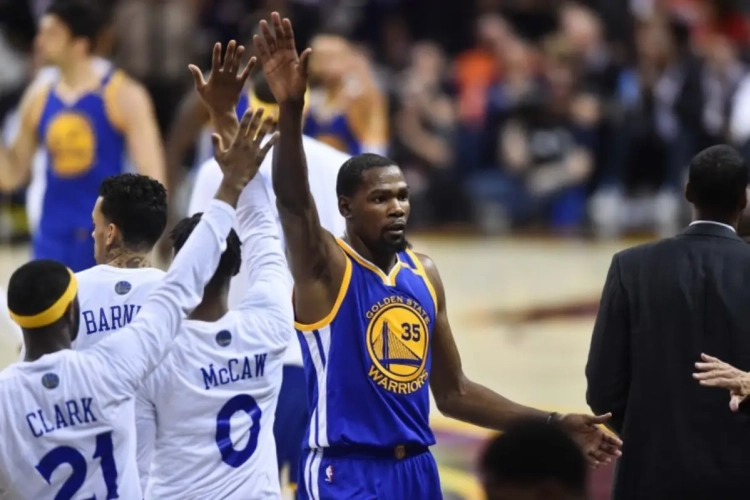 NBA : les Warriors n'ont pas forcé contre les Lakers, les Suns et les Hawks ont lutté jusqu'au bout