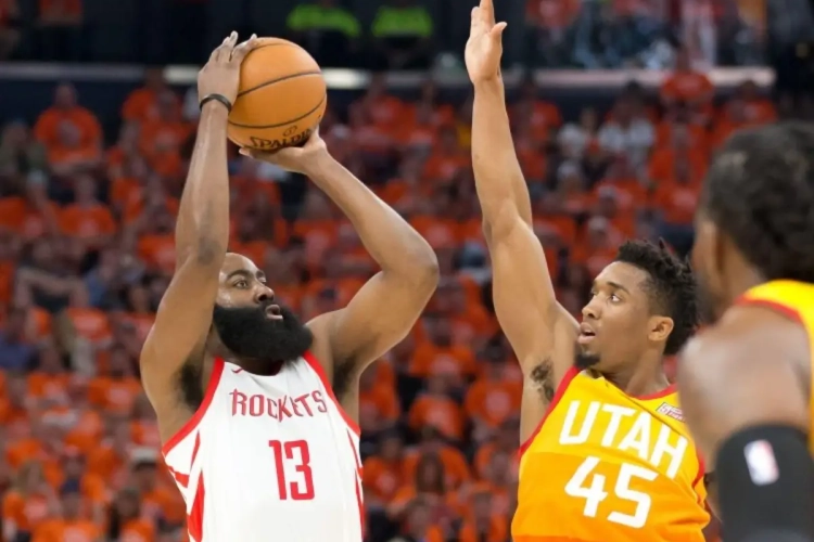 Les nouveaux records de James Harden, qui égale deux légendes