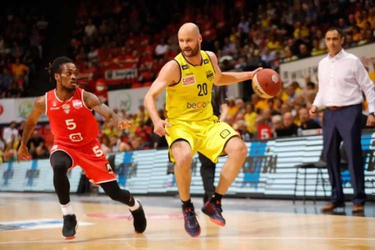 Ostende perd mais se qualifie, tout comme le Brussels