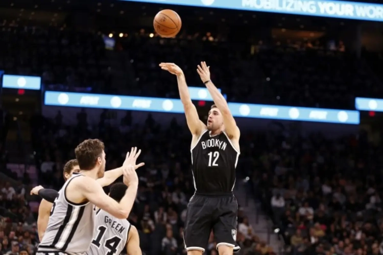 Nouveau roi des trois points, Harris se paye Curry 