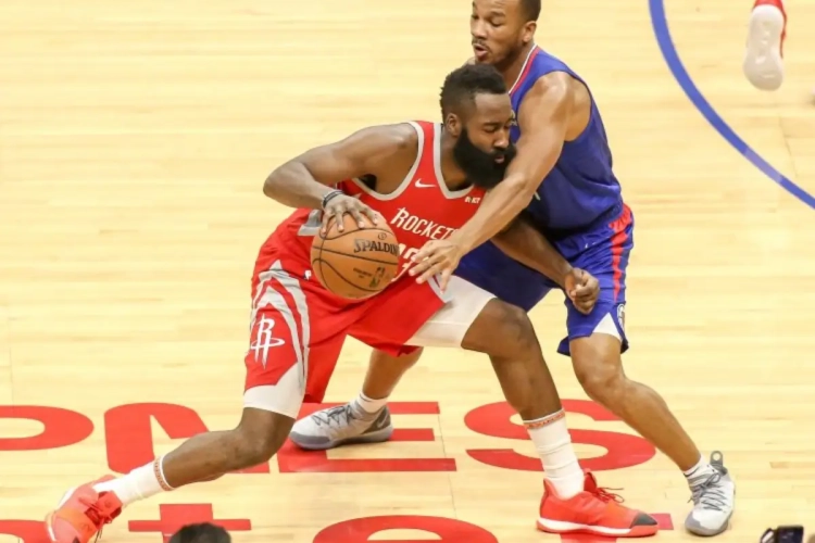James Harden et les Rockets ont terminé le travail 