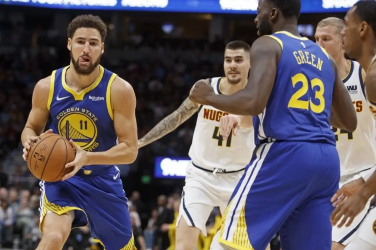 NBA: dans la douleur, les Warriors creusent l'écart