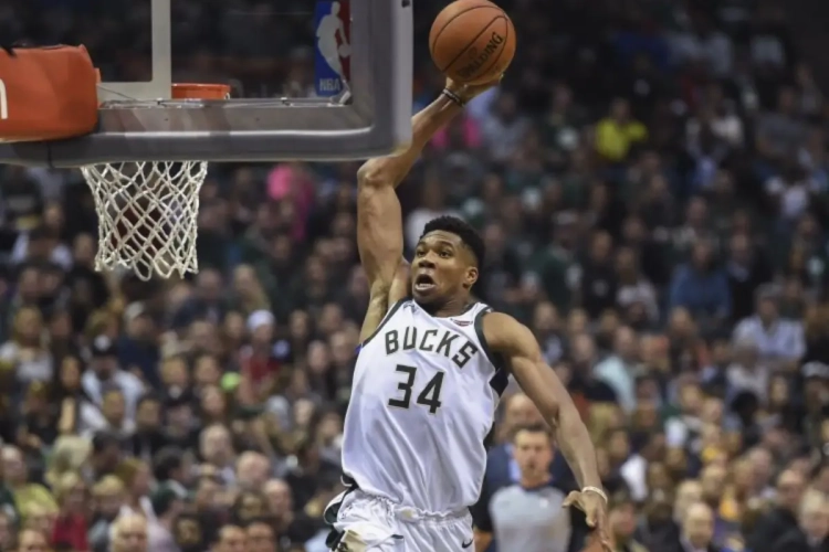 Giannis Antetokounmpo place les Bucks aux commandes