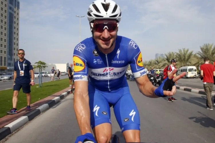 Elia Viviani réagit à sa victoire sur le Giro
