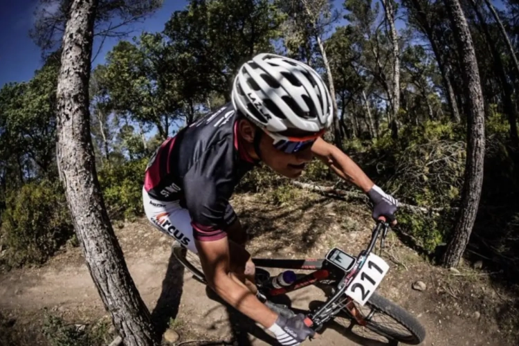 Mathieu van der Poel se blesse lors d'une course de VTT