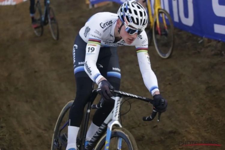 Van der Poel conscient de la montée en puissance de Van Aert: "Sans cette crevaison, ça aurait pu être plus passionnant"