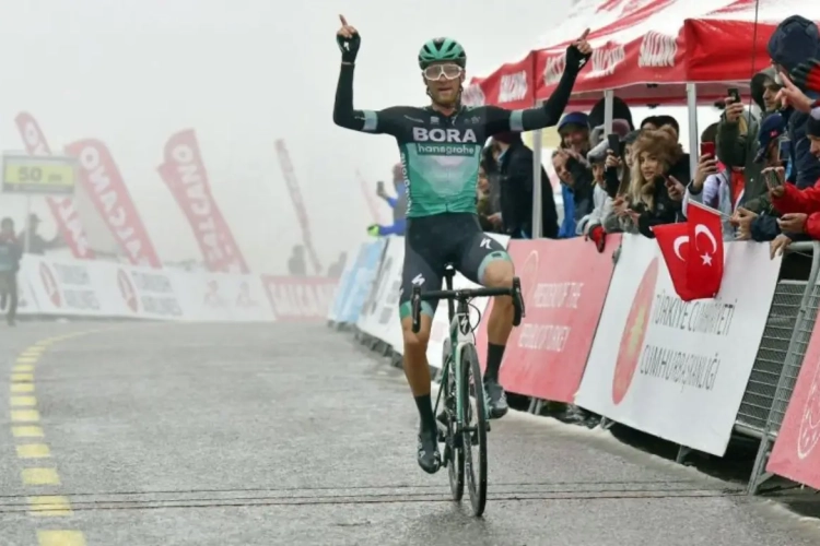 🎥 Le final en côte a décidé de la cinquième étape du Tour de Turquie, Evenepoel s'illustre