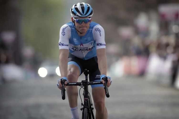 Sprint massif sur le Tour d'Autriche, toujours un Belge aux commandes